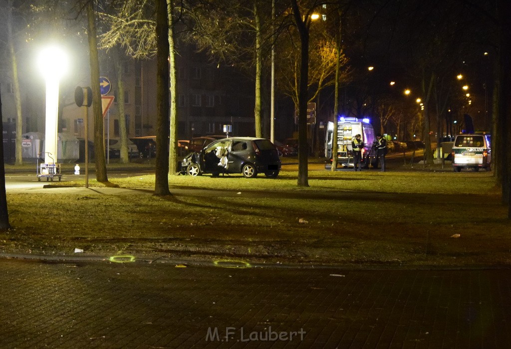 VU PKW Baum Koeln Deutz Deutz Kalkerstr P73.JPG - Miklos Laubert